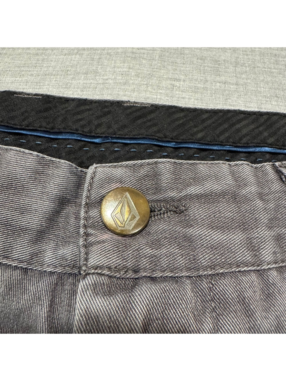 Volcom gray chino shorts - Picture 4 of 11